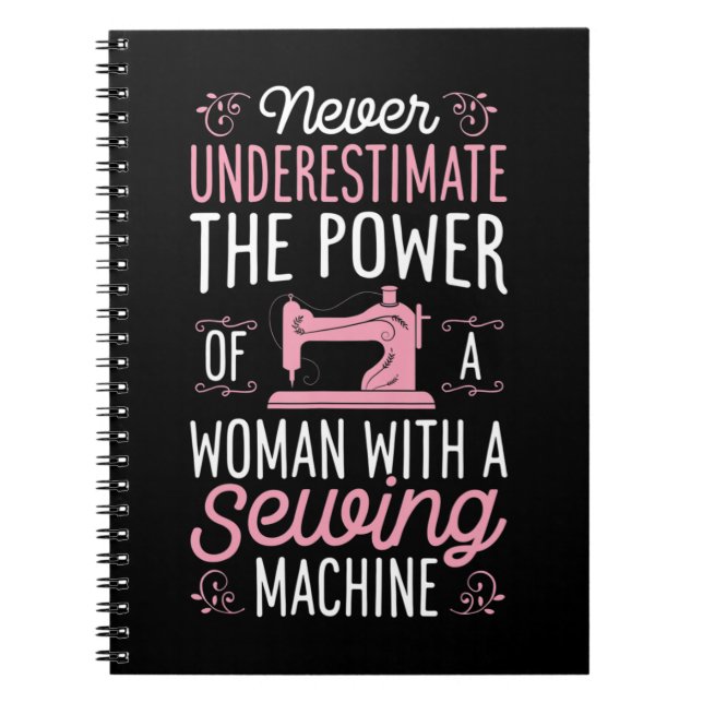 Carnet Ne Sous-Estimez Jamais Une Femme Avec Une Machine  (Devant)