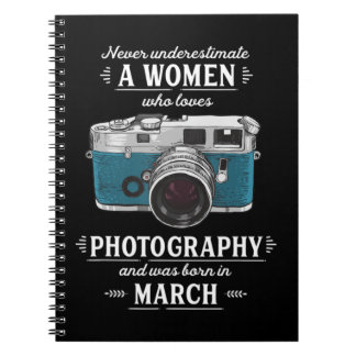 Carnet Ne Sous-Estimez Jamais Une Femme Qui Aime La Photo