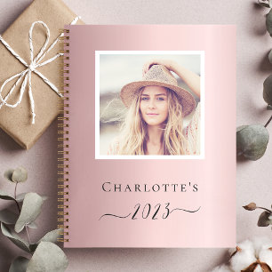 Carnet Nom du monogramme de la photo rose pâle