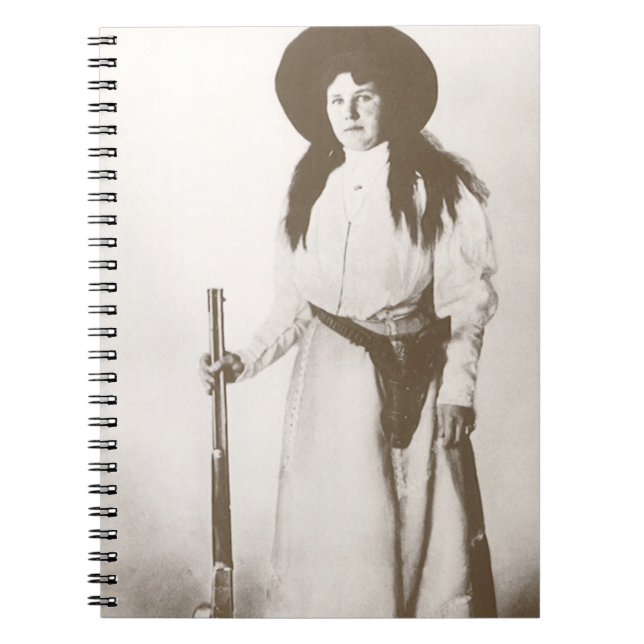 Carnet Photo Portrait d'une fille qui tient un fusil, c19 (Devant)
