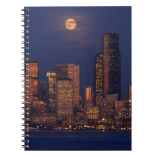 Carnet Pleine lune se levant au-dessus de l'horizon du