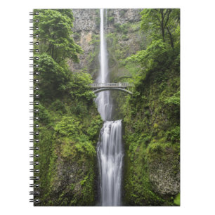 Carnet Pont au-dessus de la cascade Superbe vue Pittoresq