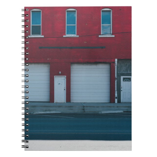 CARNET PORTES DE GARAGE BLANC FERMÉES EN JOURNÉE (Devant)