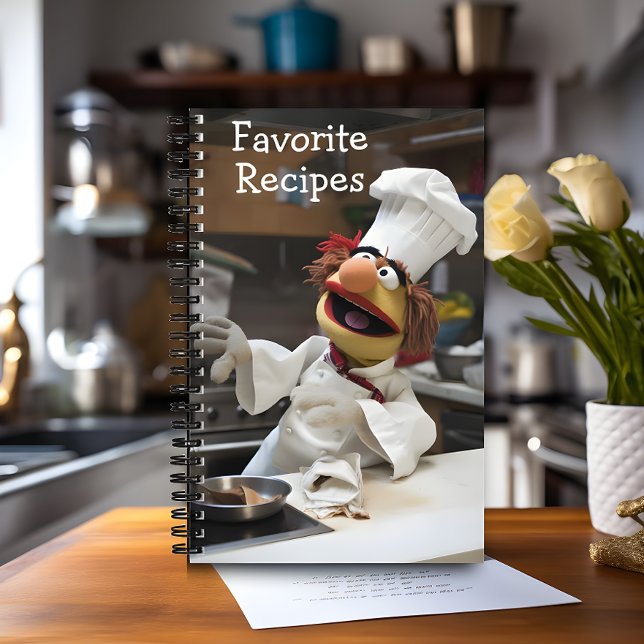 Carnet Recettes favorites personnalisées (Recipe book with puppet chef stands on top of a kitchen counter)