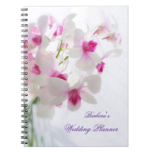 Carnet rose blanc de wedding planner d'orchidées