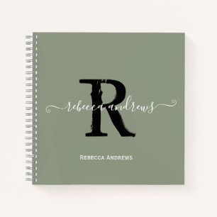Carnet Sage Green Elegant Monogramme Nom du script Initia