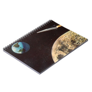 Carnet Science-fiction vintage, vaisseau spatial au-dessu