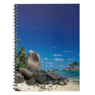 Carnet Seychelles, île de Mahe, plage d'Anse Royale.