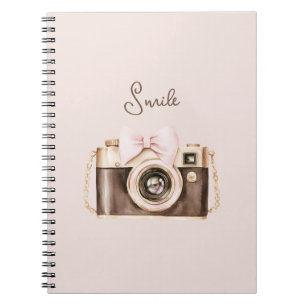 Carnet Sourire à l'appareil photo marron avec un nœud ros