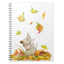 Souris mignonne et feuilles tombantes jaune-orange