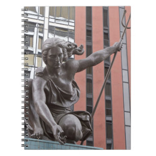 Carnet statue Portlandia, Portland, Oregon