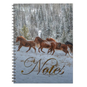 Carnet Troupeau de chevaux qui courent dans la neige hive