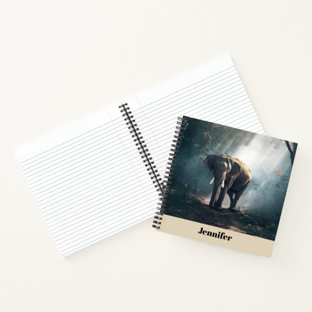 Carnet Un éléphant asiatique dans un défrichement éclairé (Intérieur)