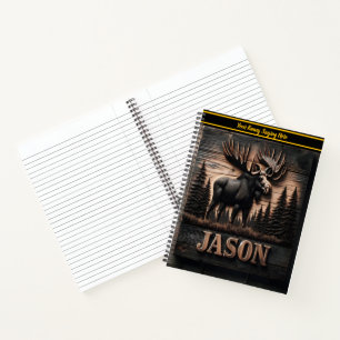 Carnet Un orignal majestueux taillé dans un panneau en bo