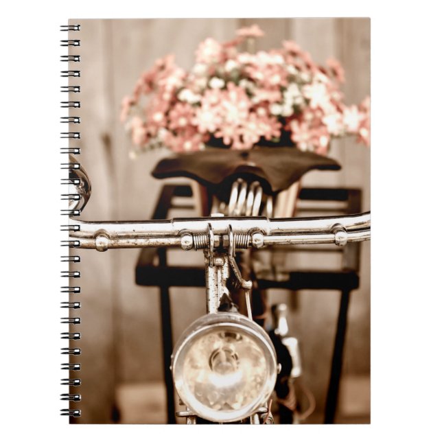 Carnet Vieux vélo et fleurs flou dans le processus arrièr (Devant)