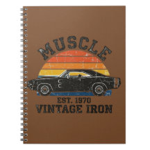 Voiture de muscle 1970 au coucher du soleil - Vieu