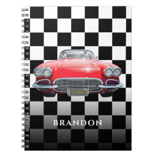 Carnet Voiture de sport rouge, nom blanc, damier N/B