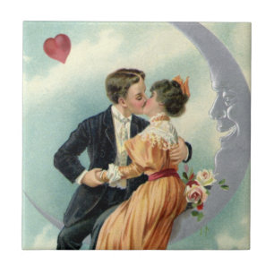 Carreau Baiser victorien vintage sur une lune de croissant