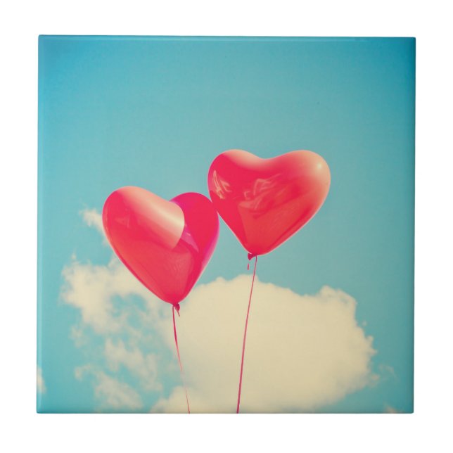 Carreau Ballons du Coeur Rouge contre ciel nuageux (Devant)