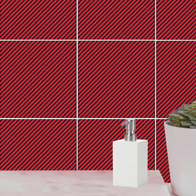 Carreau Bandes diagonales noires et rouges minces (Thin Black and Red Diagonal Stripes Ceramic Tile)