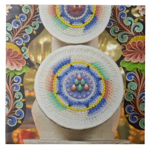 Carreau Bhoutan. Des gâteaux cérémoniels fabriqués par