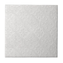 Blanc sur motif floral blanc