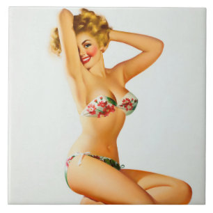 Carreau Blonde en bikini pin up
