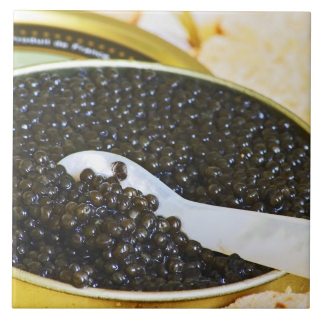 Carreau Caviar noir et cuillère de nacre à (Devant)