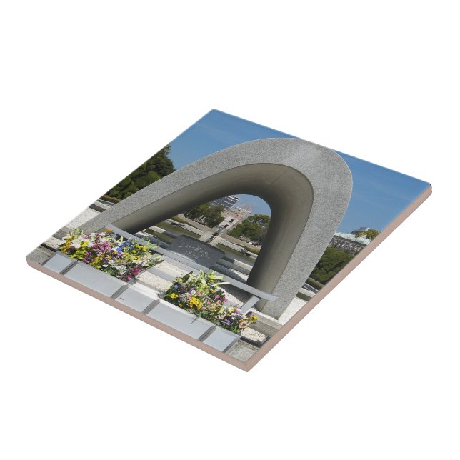 Carreau Cénotaphe commémoratif d'Hiroshima (Côté)