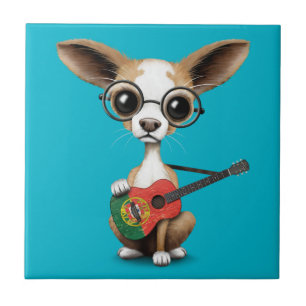 Carreau Chiot de chiwawa jouant la guitare portugaise de
