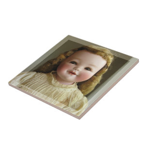 Carreau de céramique ou trépied de poupée antique