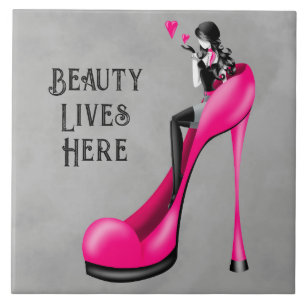 Carreau Divinité de la mode en rose à talons aiguilles