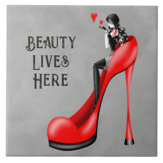 Carreau Divinité de la mode en rouge stiletto