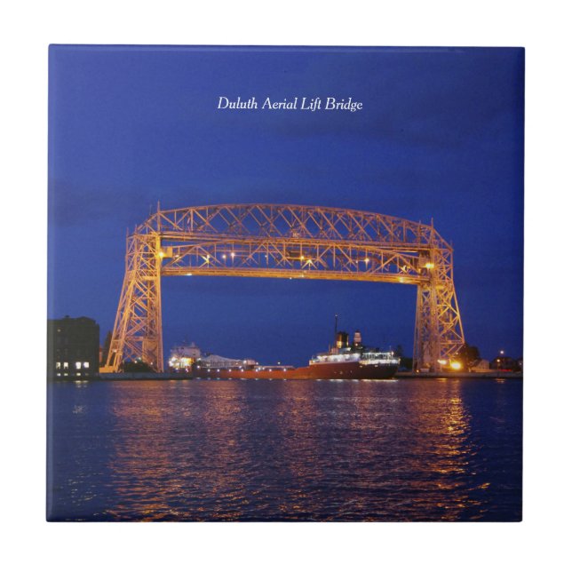 Carreau Duluth Aerial Lift Bridge & John G. Munson (Devant)
