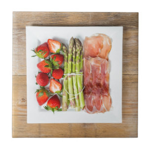 Carreau En Céramique Asperges vertes au jambon et fraises