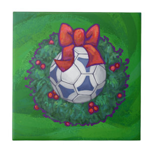 Carreau En Céramique Bal de soccer blanc et bleu sur vert