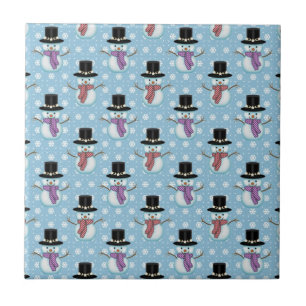 Carreau En Céramique Beaux Snowmen sur Motif bleu pâle
