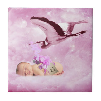 Carreau En Céramique Bébé fille nuages roses et cigogne