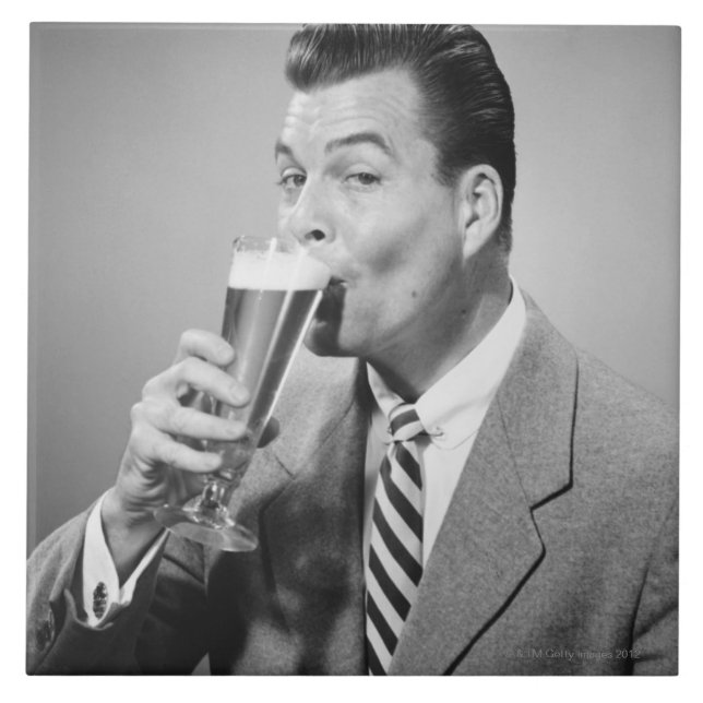 Carreau En Céramique Bière potable d'homme d'affaires (Devant)