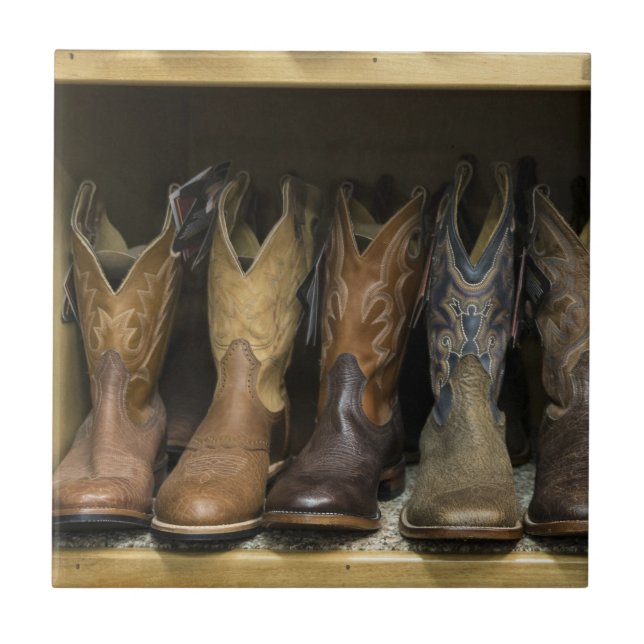Carreau En Céramique Bottes Occidentales De Cowboy Sur L'Étagère (Devant)