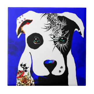 Carreau En Céramique Chien Pitbull avec tatouages et piercings