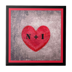 Carreau En Céramique Coeur chaulé en noir et rouge monogramme