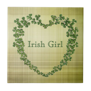 Carreau En Céramique Cœur de trèfle de fille irlandaise