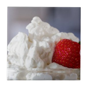 Carreau En Céramique Crème aux fraises dans un bol de verre