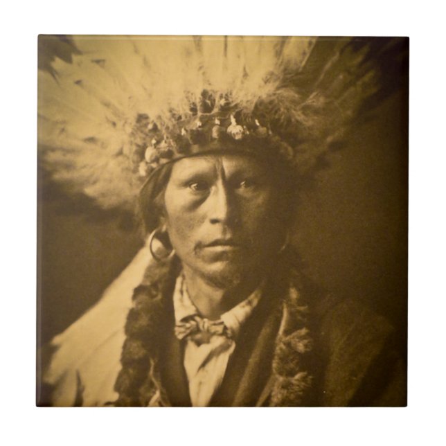 Carreau En Céramique Cru de Garfield Jicarilla de chef indien d'Apache (Devant)