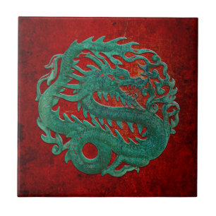 Carreau En Céramique Dragon de jade découpant sur un arrière - plan