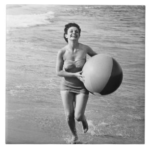 Carreau En Céramique Femme avec du ballon de plage