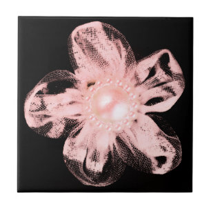 Carreau En Céramique Fleur rose-clair de Tulle sur le noir