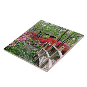 CARREAU EN CÉRAMIQUE "GAZEBO, PONT EN BOIS, RHODODENDRON ET AZALEAS"