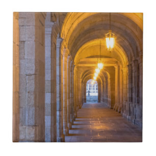 Carreau En Céramique Hall en pierre éclairée par une lampe, épandage